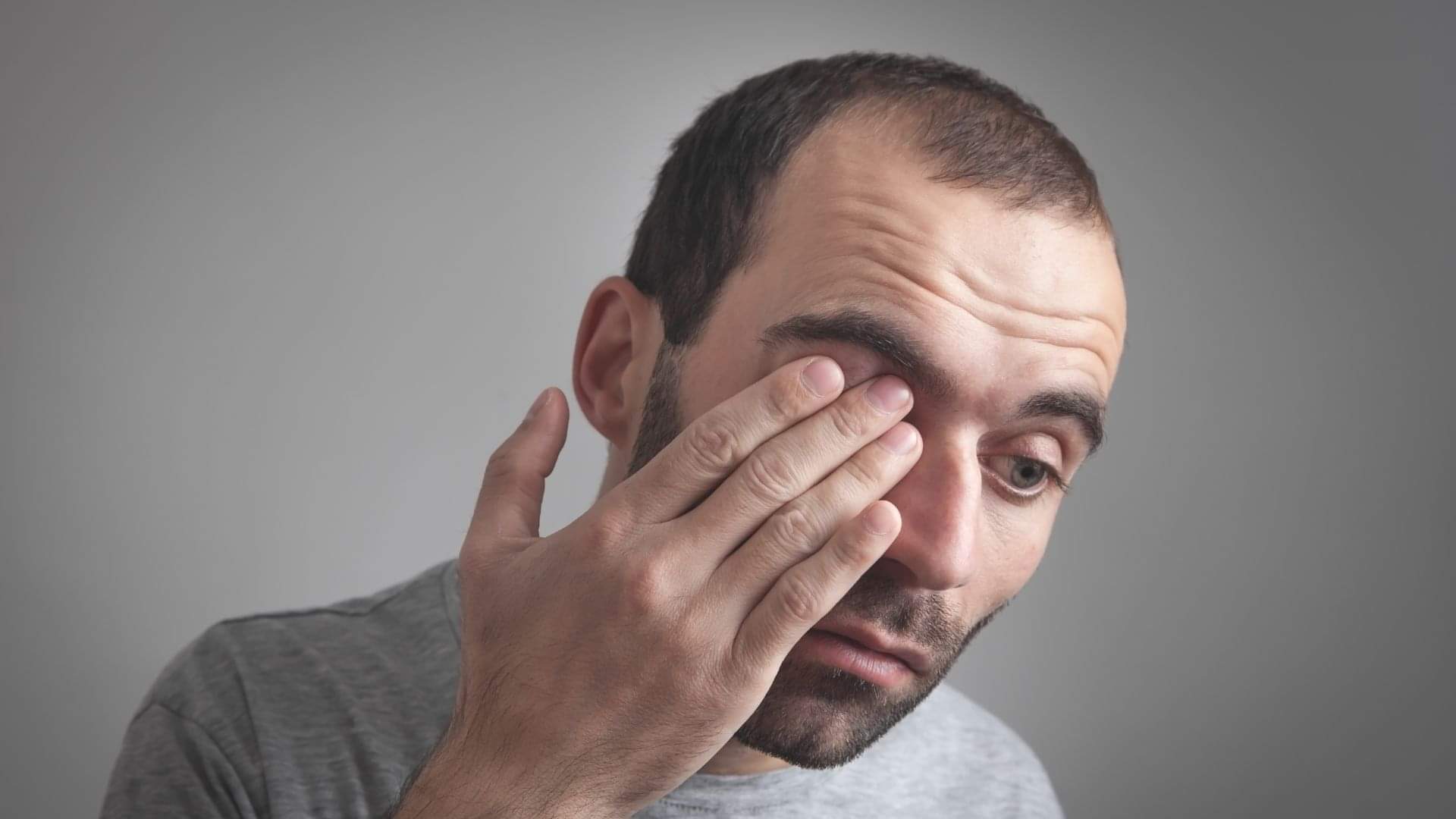 Health Tips: अपशगुन नहीं! शरीर में इन चीजों की कमी से फड़कती हैं आंखें, जानें इसके पीछे का विज्ञान Health Tips Eye twitching is not superstition know Aankhen Kyu Fadakti Hai