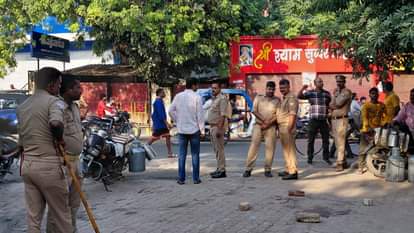 UP News: सुबह- सुबह सड़क पर युवक का शव देख चौंक गए लोग, हत्या की आशंका पर राहगीरों ने बुलाई पुलिस Dead body of youth found murder suspected in Varanasi