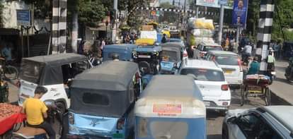 Kanpur: जाम…पांच मिनट का सफर पौन घंटे में, पुलिस की अपील- बाजारों में वाहनों को अनावश्यक न लाएं, पढ़ें डिटेल Kanpur Jam five minute journey takes 45 minutes police appeal do not bring vehicles to markets unnecessarily