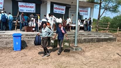 ललितपुर नगर पालिका उपचुनाव: मतदान स्थल के लिए पोलिंग पार्टियां रवाना, 1.30 लाख मतदाता करेंगे मतदान Lalitpur Municipal Corporation by-election: Polling parties leave, 1.30 lakh voters will cast their votes