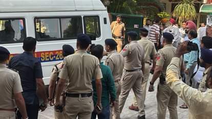 ADGP Suicide: घर लाया गया वाई पूरण कुमार का शव, शाम चार बजे सेक्टर 25 में होगा अंतिम संस्कार ADGP Y Puran Kumar Postmortem last rites today all update