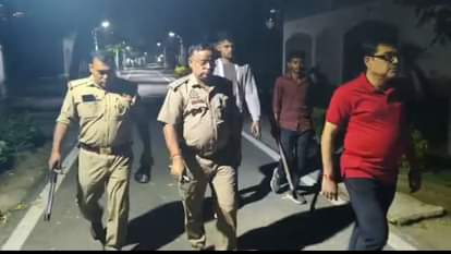 Prayagraj : घर-घर तेंदुए का किस्सा, धर्म दरबार में उठा मुद्दा, शंकराचार्य से पूछा गया कैसे मिलेगी मुक्ति Leopard stories are being reported from house to house, the issue was raised in the Dharma Darbar