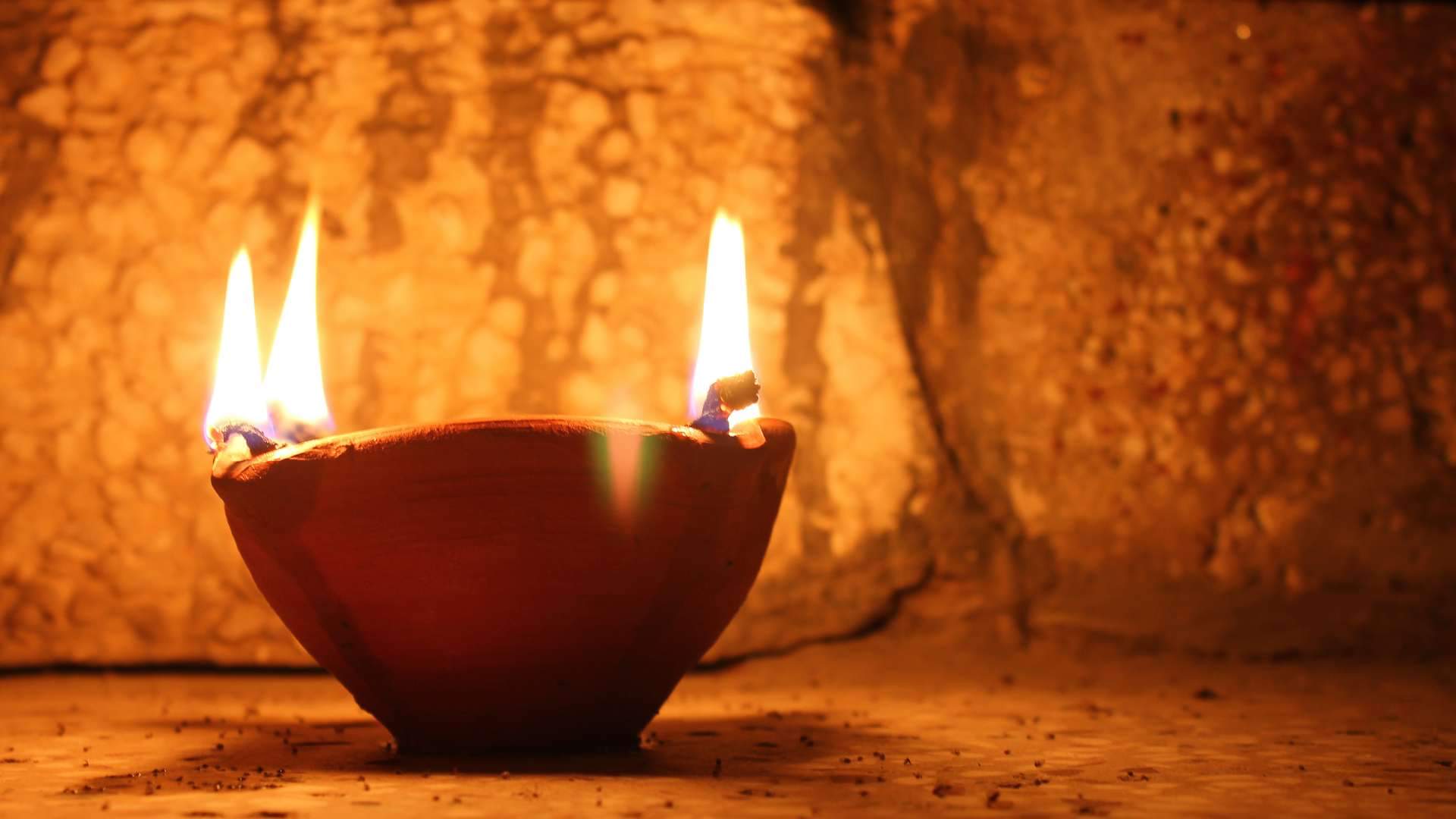 Narak Chaturdashi 2025: नरक चतुर्दशी पर करें ये पांच उपाय, जीवन के सभी संकट होते हैं दूर Narak Chaturdashi 2025 Upay Astro Remedies To Remove Negativity