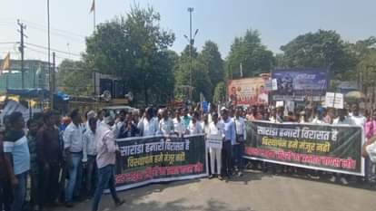 सारंडा सेंचुरी विवाद: आदिवासी संगठनों ने उपायुक्त को राज्यपाल के नाम का सौंपा ज्ञापन, 25 को नाकेबंदी का एलान Saranda Sanctuary dispute: Tribal organizations submit a memorandum to the Deputy Commissioner in the name of