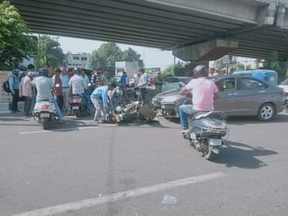 Jammu: सिग्नल लाइट खराबी पर प्रशासन मौन, जनता परेशान... सड़क हादसों का खतरा बढ़ा Faulty traffic signal lights are causing road accidents.