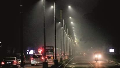 दिवाली पर चंडीगढ़ की हवा खराब: 240 तक पहुंचा AQI, आज सिर्फ दो घंटे ग्रीन पटाखे जलाने की अनुमति Chandigarh air quality deteriorates on Diwali AQI reaches 240 green crackers allowed only two hours today