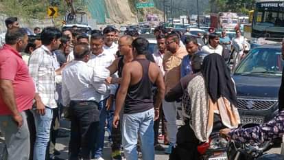 Uttarakhand: देहरादून-दिल्ली हाईवे पर मोहंड में लगा दस किलोमीटर लंबा जाम, आक्रोश…पांच घंटे रहे यात्री परेशान Dehradun-Delhi highway 10-kilometer-long traffic jam in Mohand on Dehradun-Delhi highway Uttarakhand news