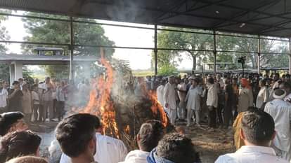Haryana: ASI संदीप का राजकीय सम्मान के साथ अंतिम संस्कार, बेटे ने दी मुखाग्नि, लगे शहादत के नारे ASI's funeral was held in Jind's Julana with police honours, ministers and local leaders were present.