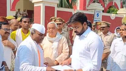 इंजीनियर सुसाइड केस: गाजीपुर में RSS कार्यालय का घेराव करने जा रहे थे कांग्रेस नेता, पुलिस ने लिया हिरासत में Police detained Congress leaders outside RSS office in Ghazipur over Kerala engineer Anandu suicide