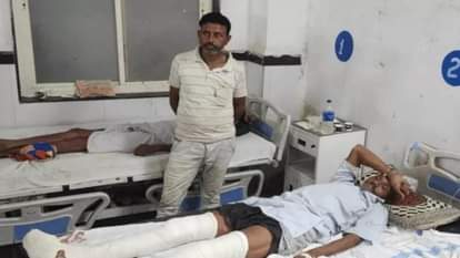 Chhatarpur News: मंत्री के काफिले के वाहन ने ई-रिक्शा को मारी टक्कर, बुजुर्ग के दोनों पैर कटे, छह घायल Chhatarpur News: Elderly man's both legs amputated after being hit by minister's convoy
