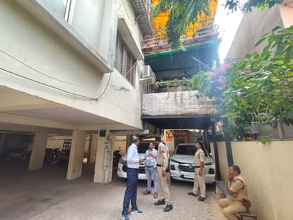 Indore: काली कमाई से भदौरिया के बेटे व बेटी ने भी खड़ा किया साम्राज्य, अब वे भी निशाने पर Indore: Bhadauria's son and daughter also built an empire with black money, now they too are under attack.