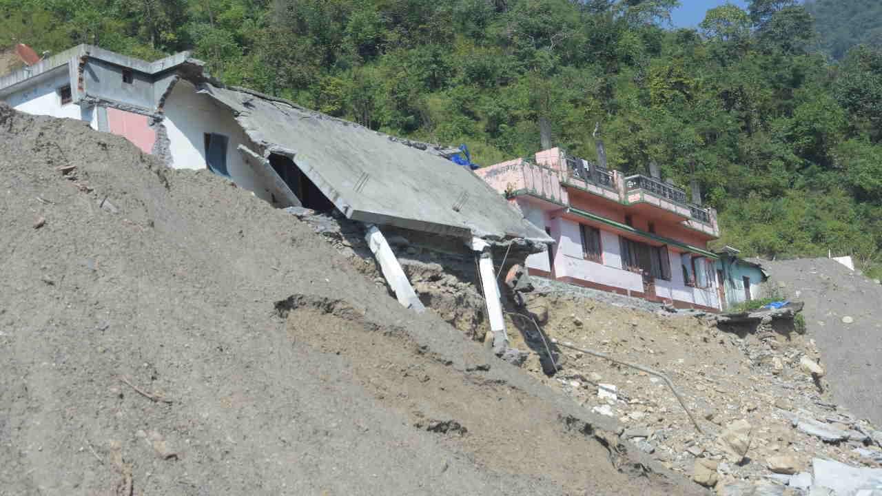 Dehradun: आपदा ने ऐसा उजाड़ा कि दिवाली पर भी रोशन नहीं होगा मजाड़ा गांव, दर्द से टूट चुके कई परिवार Diwali 2025 Majada village will not be illuminated even on Diwali a month has passed since disaster Dehradun
