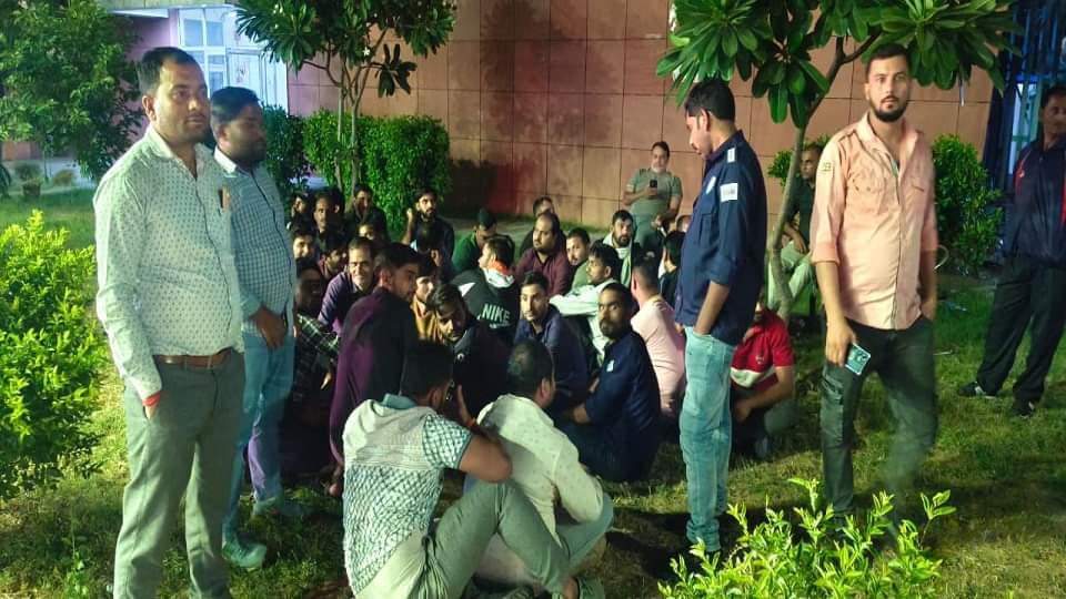 UP: टोल फ्री हुआ लखनऊ-आगरा एक्सप्रेस-वे...निकल गए हजारों वाहन, जानिए क्या रही वजह Toll free on Agra Lucknow Expressway on diwali