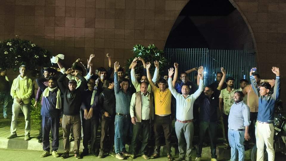 UP: टोल फ्री हुआ लखनऊ-आगरा एक्सप्रेस-वे...निकल गए हजारों वाहन, जानिए क्या रही वजह Toll free on Agra Lucknow Expressway on diwali