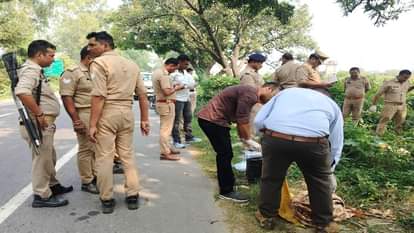 संभल में युवक की निर्मम हत्या: सिर और चेहरा बुरी तरह से कुचला, फोड़ दी आंख, हाईवे किनारे झाड़ियों में फेंका शव Youth murdered in Sambhal: Head and face badly damaged, eye ruptured, body thrown in bushes along highway