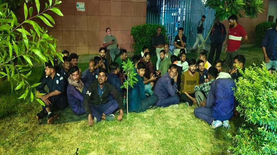 UP: टोल फ्री हुआ लखनऊ-आगरा एक्सप्रेस-वे...निकल गए हजारों वाहन, जानिए क्या रही वजह Toll free on Agra Lucknow Expressway on diwali