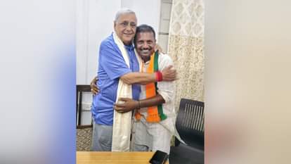 Bihar Election: प्रशांत किशोर के अरमान पर चोट, जन सुराज प्रत्याशी ने NDA उम्मीदवार को लगाया गले, नामांकन वापस Bihar Elections 2025: Jansuraj candidate Shashi Shekhar Sinha withdraws his nomination citing health reason
