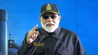 'INS विक्रांत ने पूरे पाकिस्तान की नींद उड़ा दी थी': PM ने गोवा में जवानों संग मनाई दिवाली, सेनाओं को भी सराहा PM Modi to Celebrate Diwali with Indian Navy Personnel in Goa to Mark Success of Operation Sindoor