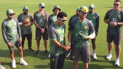 PAK vs SA: पाकिस्तान के लिए 39 साल के इस स्पिनर ने किया टेस्ट डेब्यू, फिक्सिंग मामले में झेल चुके हैं प्रतिबंध Pakistan have handed Test cap to 39-year-old left-arm spinner Asif Afridi in second match against South Africa