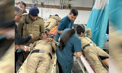 Dehradun Crime: दुस्साहस...ऊंची कार में बैठकर, छोटी लग रही लोगों की जिंदगी, पुलिसकर्मियों पर चढ़ाई कार Speeding SUV car ran over policemen Dehradun Accident Uttarakhand News hindi