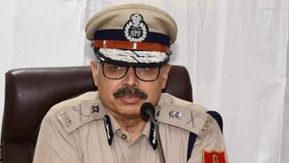 Jaipur News: डीजीपी ने पुलिसकर्मियों को दिया शुभकामना संदेश, जन-जन तक न्याय और सुरक्षा के दीप जलाने का संकल्प Jaipur News: DGP Wishes Police on Diwali, Urges to Spread Light of Justice, Service and Security to All