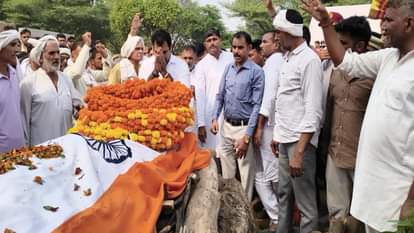 Bhiwani: अनिल कुमार सशस्त्र सीमा बल जवान को ग्रामीणों ने दी अंतिम विदाई, उत्तराखंड में ड्यूटी के दौरान हुई मौत Villagers bid final farewell to Sashastra Seema Bal jawan Anil Kumar in Bhiwani