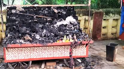वाराणसी में चार जगह लगी आग: कहीं मकान जले, कहीं दुकान, स्ट्रीट वेंडर में खड़ा ठेला भी खाक; लाखों का नुकसान Four fires broke out in Varanasi houses shops street vendors carts were destroyed losses amounting to millions