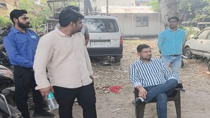 Shamli: भाकियू प्रवक्ता राकेश टिकैत के दामाद बोले- हो सकती है मेरी हत्या, 5.50 लाख रुपये की चोरी का है मामला Shamli: Rs 5.50 lakh stolen from the office of son-in-law of BKU spokesperson Rakesh Tikait
