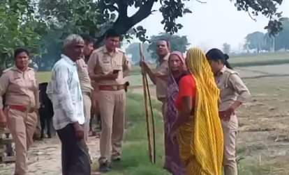 UP: पुरानी रंजिश में टकराव...पुलिस के सामने भी ताबड़तोड़ फायरिंग; महिला समेत दो लोग घायल Two groups clashed over feud in etah and two injured