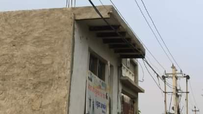 UP: ग्रेटर नोएडा में 11 हजार वोल्ट के करंट की चपेट में आकर चाचा-भतीजे झुलसे, एक की मौत और दूसरे की हालत गंभीर Nephew dies after being hit by 11000 volt current in Greater Noida