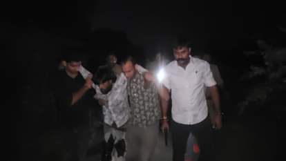बच्चों के झगड़े में वृद्धा का कत्ल: गला रेतकर बुजुर्ग महिला को मार डाला, पुलिस ने मुठभेड़ में दबोचा आरोपी Senior Woman Murder Suspect Arrested in Encounter Injured During Shootout