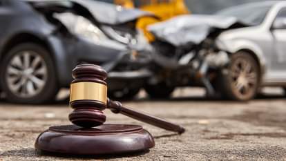 Maharashtra: अकोला में दर्दनाक सड़क हादसा, अज्ञात वाहन के टक्कर से तीन की मौत और एक घायल Tragic road accident in Akola, three killed and one injured after being hit by an unknown vehicle