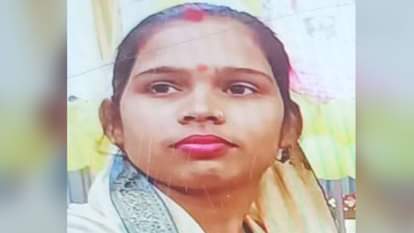 Budaun News: रात में पति से फोन पर हुआ झगड़ा, सुबह फंदे से लटकी मिली पत्नी की लाश Dead body of married woman found hanging in the room in Budaun