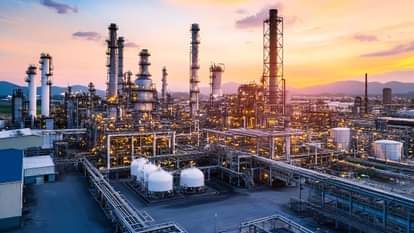 Crude Oil: अमेरिकी प्रतिबंधों से रिलायंस की रूसी तेल खरीद पर असर, सरकारी रिफाइनर फिलहाल सुरक्षित US sanctions impact Reliance's Russian oil purchases, state-run refiners safe for now