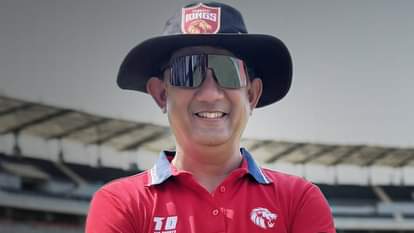 IPL: अगले सत्र से पहले पंजाब को मिला नया स्पिन गेंदबाजी कोच, इस पूर्व भारतीय क्रिकेटर को सौंपी जिम्मेदारी Punjab Kings has roped in former India cricketer Sairaj Bahutule as new spin bowling coach ahead of IPL 2026