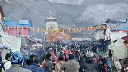 Chardham Yatra: शुभ बेला में शीतकाल के लिए बंद हुए केदारनाथ मंदिर के कपाट, सीएम धामी भी पहुंचे Chardham Yatra 2025 Kedarnath Dham temple doors closed today on Bhai Dooj for winter season