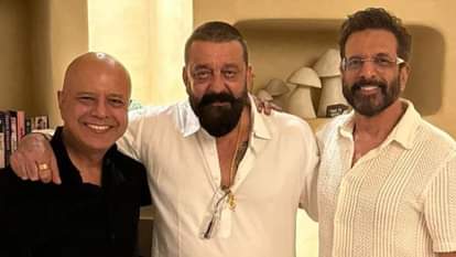 Sanjay Dutt: एक फ्रेम में साथ नजर आए संजय दत्त और जावेद जाफरी, फैंस को याद आई फिल्म 'धमाल' sanjay dutt jaaved Jaaferi reunion reminds of Dhamaal days Naved Jafri shares pics