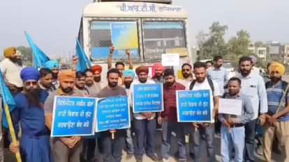 Punjab: पंजाब में रोडवेज कर्मियों का धरना खत्म, किलोमीटर स्कीम के टेंडर की तारीख बढ़ी Roadways employees protest in Punjab block National Highway in Ludhiana