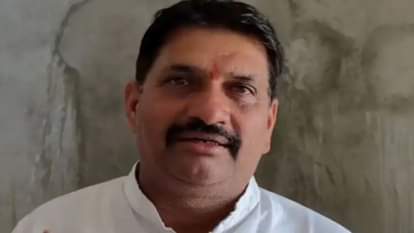 Kota News: जेल के बाथरूम में फिसले कंवरलाल मीणा, रीढ़ की हड्डी में हुआ फ्रैक्चर, अस्पताल में भर्ती Kota News: Former MLA Kanwar Lal Meena slips in jail bathroom, suffers spinal fracture, admitted to hospital