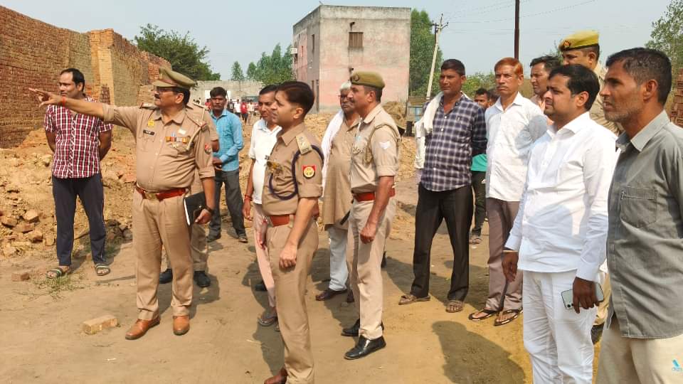 UP: 'मैं ट्रक पर चढ़ा और चंद सेकंड में ही गिर गई मौत की दीवार..', भट्ठे पर घायल हुए मजदूर ने सुनाई भयावह कहानी Brick kiln wall collapsed killing two people including a clerk In Baghpat