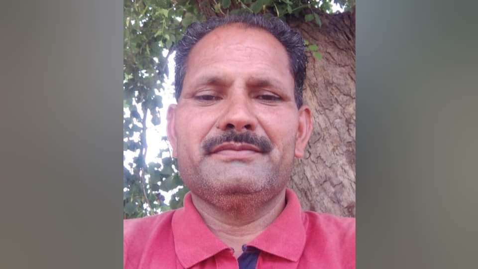 UP: 'मैं ट्रक पर चढ़ा और चंद सेकंड में ही गिर गई मौत की दीवार..', भट्ठे पर घायल हुए मजदूर ने सुनाई भयावह कहानी Brick kiln wall collapsed killing two people including a clerk In Baghpat