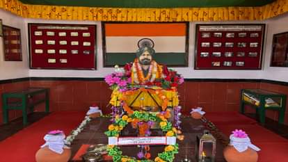 Army: भारत-चीन युद्ध 1962 के नायक को तवांग ने किया नमन, बुमला में गूंजा ‘शहीद जोगिंदर सिंह अमर रहें’ का नारा Tawang pays tribute to the hero of the 1962 Indo-China War, with the slogan Martyr Joginder Singh Amar Rahei