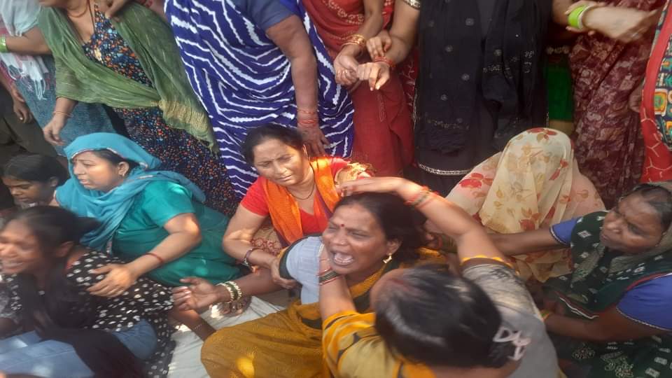 आगरा हादसा: पांच की मौत...कोई रोटी कमाने के लिए निकला, कोई घर के बाहर बैठा था; रुला रहा करुण क्रंदन Five Death Nagla Budhi Families Cry for Justice After Speeding Car Horror