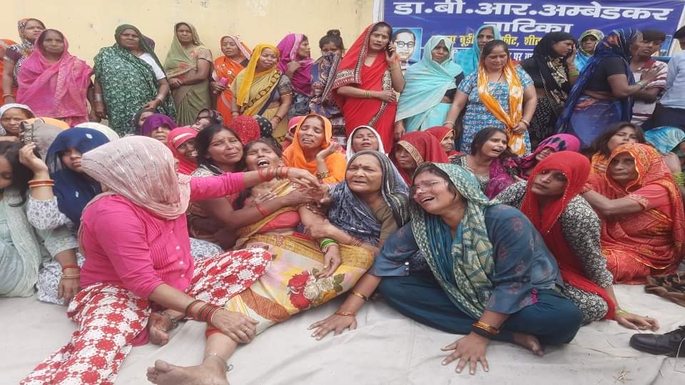 आगरा हादसा: पांच की मौत...कोई रोटी कमाने के लिए निकला, कोई घर के बाहर बैठा था; रुला रहा करुण क्रंदन Five Death Nagla Budhi Families Cry for Justice After Speeding Car Horror