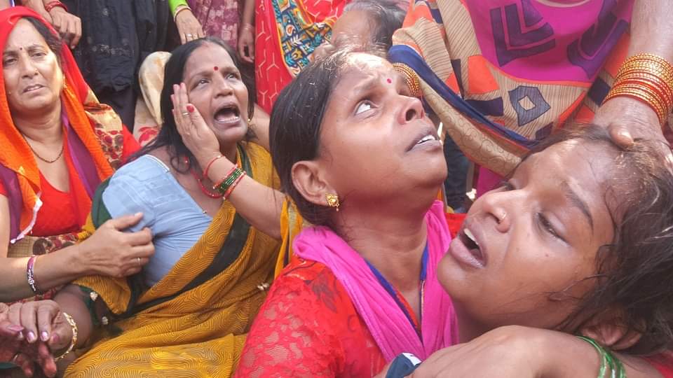 आगरा हादसा: पांच की मौत...कोई रोटी कमाने के लिए निकला, कोई घर के बाहर बैठा था; रुला रहा करुण क्रंदन Five Death Nagla Budhi Families Cry for Justice After Speeding Car Horror