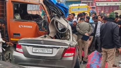 बरेली में भीषण सड़क हादसा: हाईवे पर डीसीएम से टकराई कार, बैंक के उप प्रबंधक और उनकी मां की मौत bank deputy manager and his mother killed in horrific road accident in Bareilly