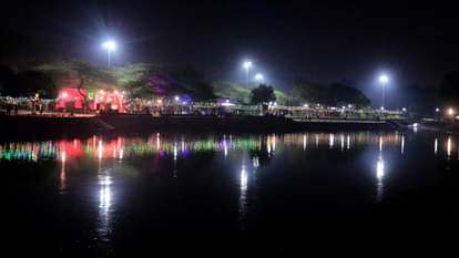 Chhath Puja 2025: छठ व्रतियों का शुरू हुआ 36 घंटे का अखंड उपवास, अस्ताचल गामी सूर्य को अर्घ्य आज Chhath Puja 2025: Chhath devotees begin 36-hour uninterrupted fast offer prayers to setting sun today