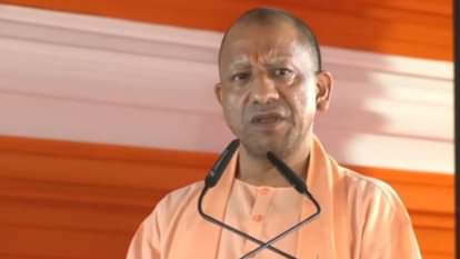 सीएम योगी बोले: जात-पात देश की गुलामी का कारण रहा; लखीमपुर के कबीरधाम से दिया एकजुटता का संदेश CM Yogi Adityanath reached Kabirdham and addressed the people in Lakhimpur Kheri