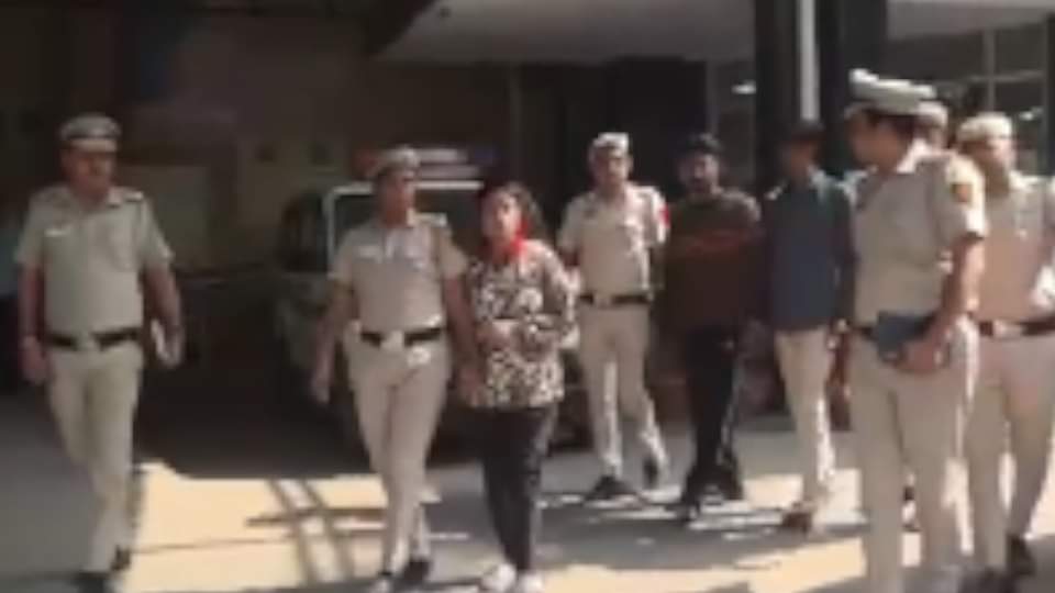 प्यार... धोखा और कत्ल: पेट्रोल से लगाई आग, फिर सिलिंडर से किया धमाका; क्राइम सीरीज देख लिव-इन पार्टनर का मर्डर UPSC Student Murder Reveal forensic girl student planned watch crime series Killed together with ex-boyfriend