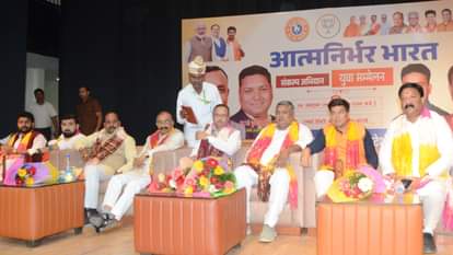 UP News: बरेली में सहकारिता मंत्री जेपीएस राठौर बोले- यूपी में पहले तमंचे बनते थे, अब बन रही मिसाइल Minister JPS Rathore said missiles are now being made in UP